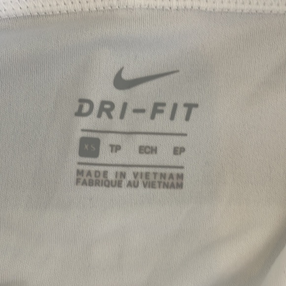 White Nike shorts with lining - Picture 2 of 3